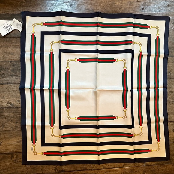 GUCCI Silk 90x90 Scarf - Picture 1 of 7